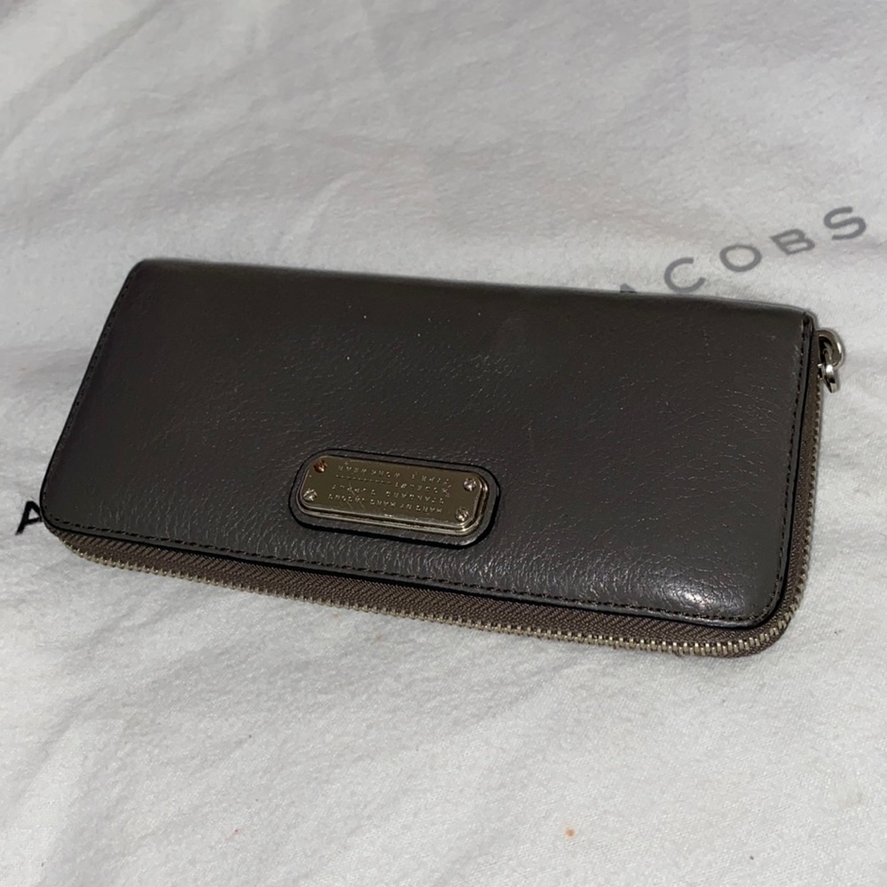 Marc Jacobs grey zip around wallet